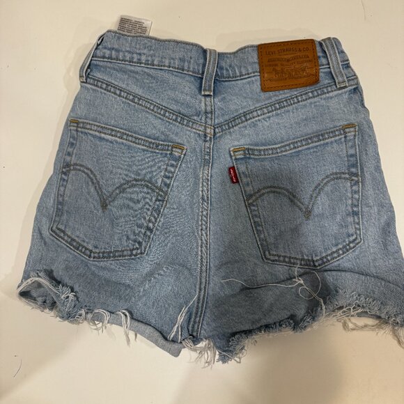 levis light wash distressed rib cage shorts - Picture 3 of 3
